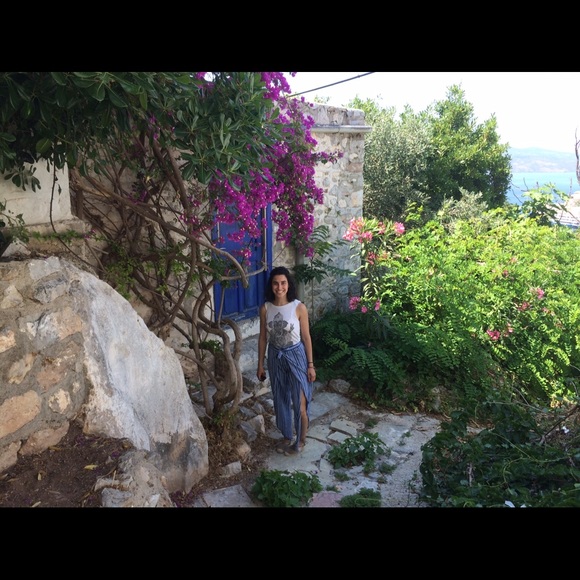 Meet your Posher, Emily - Picture 1 of 1